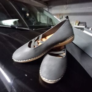 Everyday Black Slip-On Women’s Flats with Elastic Straps